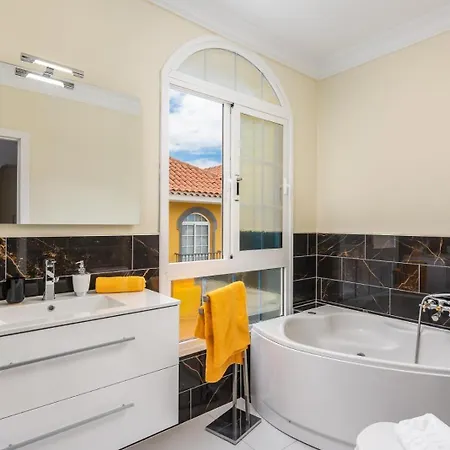 Villa Costa Adeje וילה אדחה